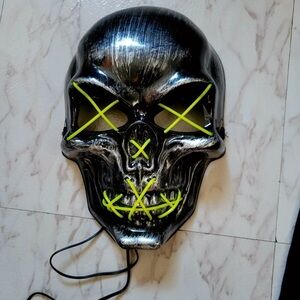 Spoof to intimidate friends skull mask toy
